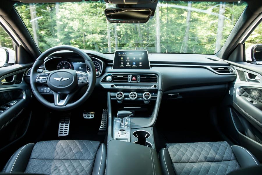 Торпедо Genesis G70 3.3T 2018 года  (NA) (фото 37 из 42)